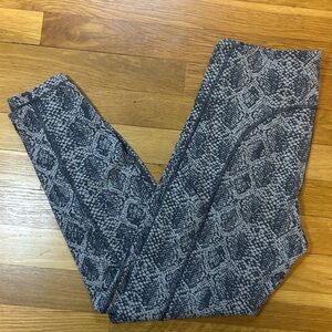 Athleta high rise Ultimate 7/8 tight leggings S